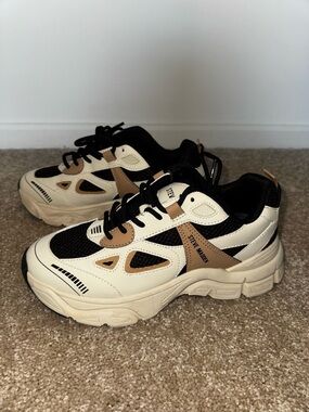 Steve Madden Clydie Cream & Black Chunky Platform Sneakers